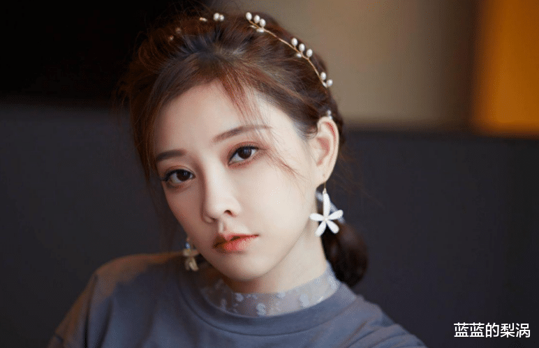 冯提莫|冯提莫参加b站跨年晚会，迎接新一年的来临，期待晚会上的表演