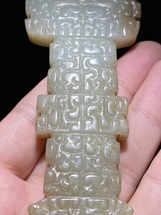 和田玉籽料|春秋 和田玉籽料 勾云纹 兽面纹 玉剑柄 柄形器