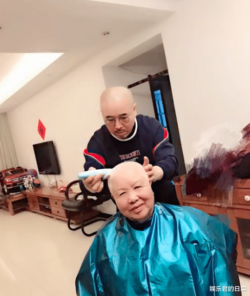 赵丽颖|王小利孙子曝近照，白白胖胖似福娃太乖巧，模样像极爷爷基因强大