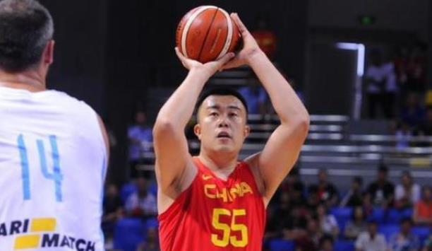 赵睿|男篮12人即将亮相，赵睿郭艾伦美式后卫扛大旗，易建联有新任务