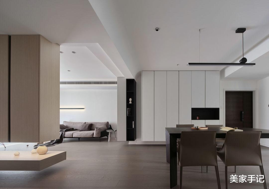 |南京夫妻129㎡的家,坚持全屋打满柜子,效果不是一般的大气实用