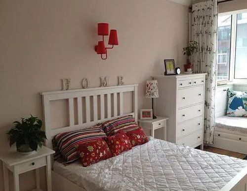 为节省空间，装修只能舍弃客厅保餐厅，装出来的效果看着还不错！