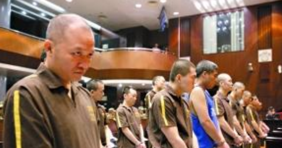 社情汇编 广州黑帮老大伍志坚，怀疑手下砍掉其3根手指，持枪与民警对峙