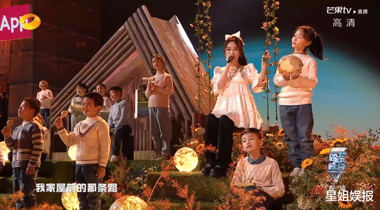 跨年|湖南台跨年：王一博胖了，龚俊唱得难听却自信，杨紫出场创收视高峰