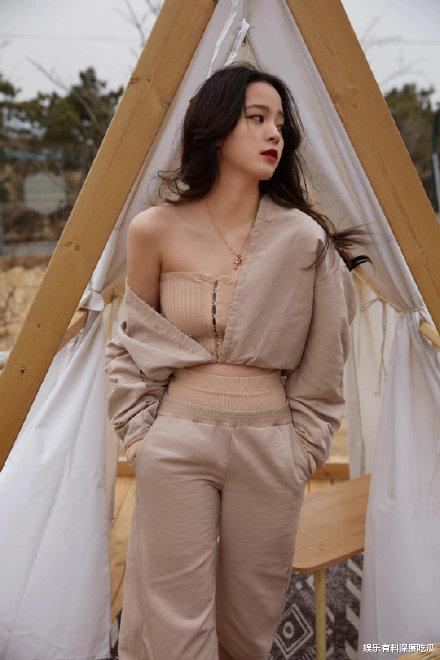 |如何解读欧阳娜娜从清纯走向成熟风的转变？是转型还是蜕变