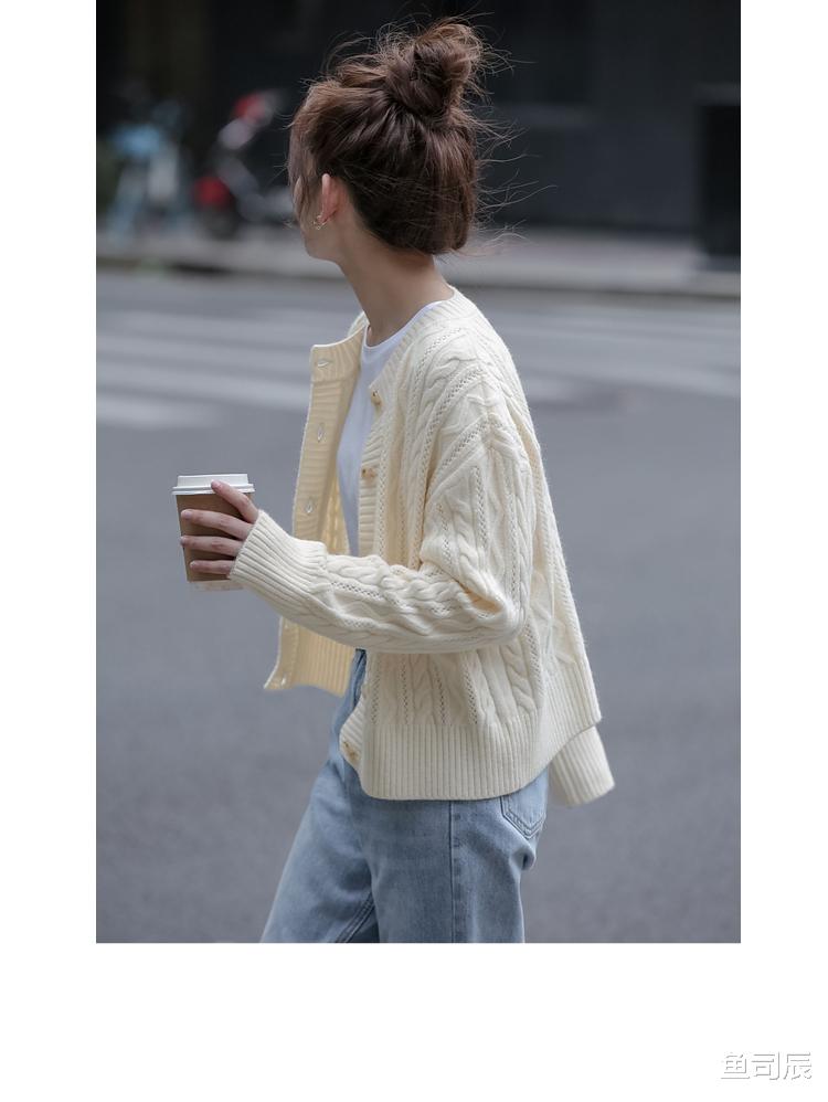 鱼司辰 30+穿衣选对不选贵！今秋试试用“针织毛衣”配半身裙，简约洋气