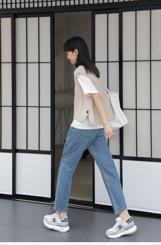 何有强|秋天,怎么穿针织开衫才洋气?搭配半身裙或牛仔裤,美出新高度