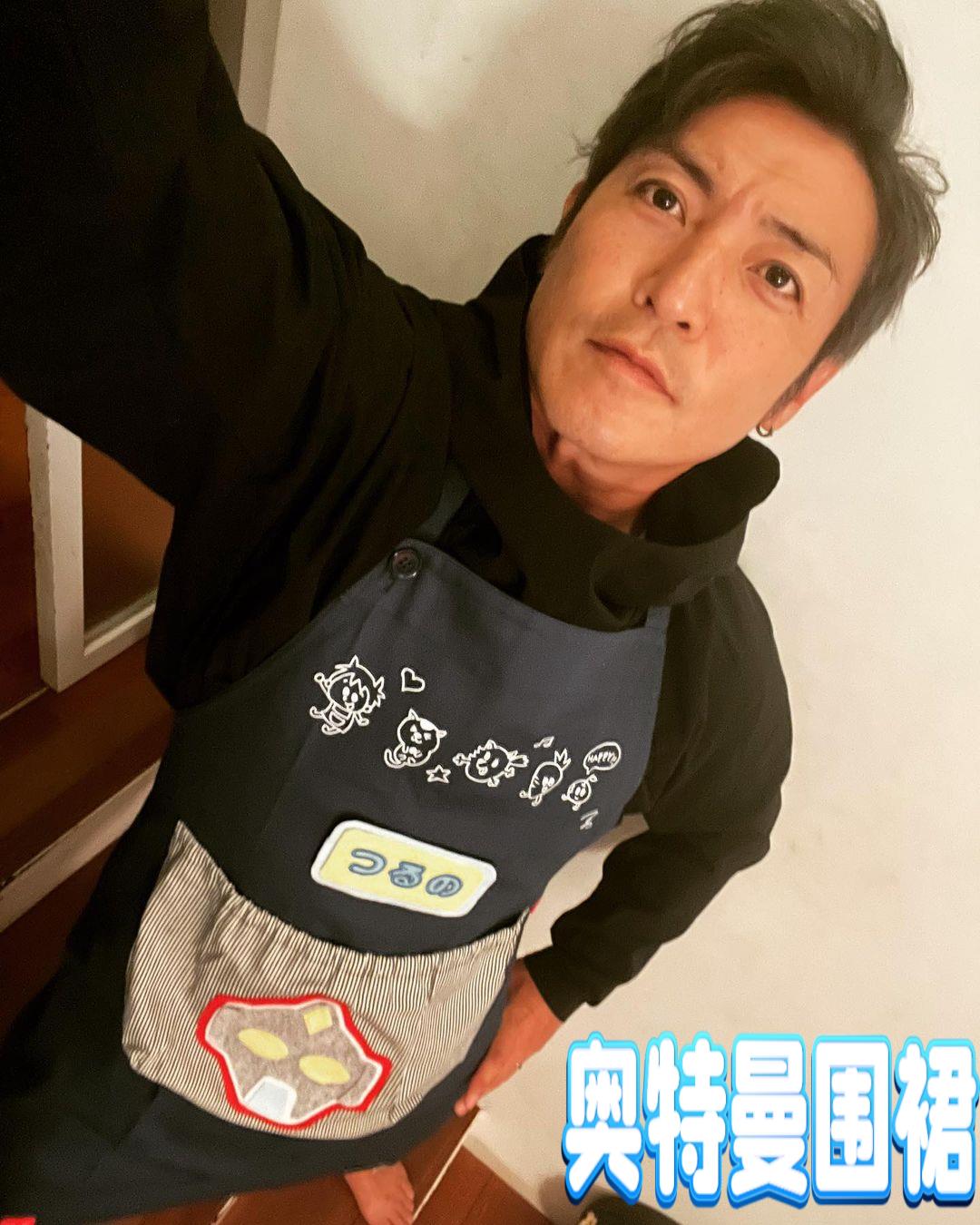 戴拿奥特曼|鹤野刚士前往神社“寻根溯源”，事后并晒出奥特曼围裙，心情甚好