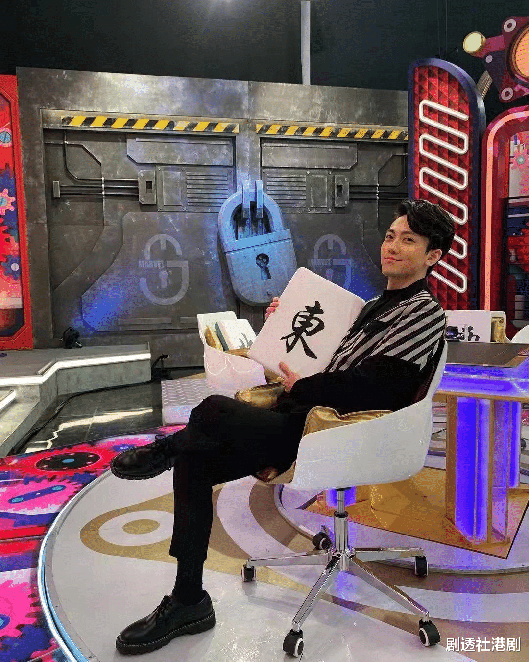 TVB|厉害！两位落选港姐成TVB《东张西望》新女神，全部是学霸美女