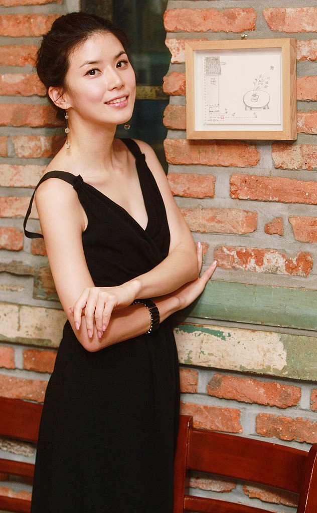 李宝英|韩国“刘诗诗”李宝英年轻时好美，穿黑裙真动人，配黑丝也不俗气