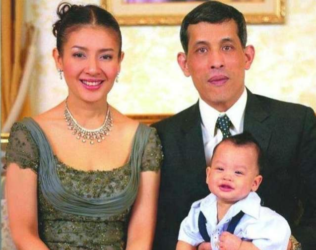 西拉米|西拉米与儿子难得“同框”，穿传统泰服依然漂亮，玛哈却移情别恋