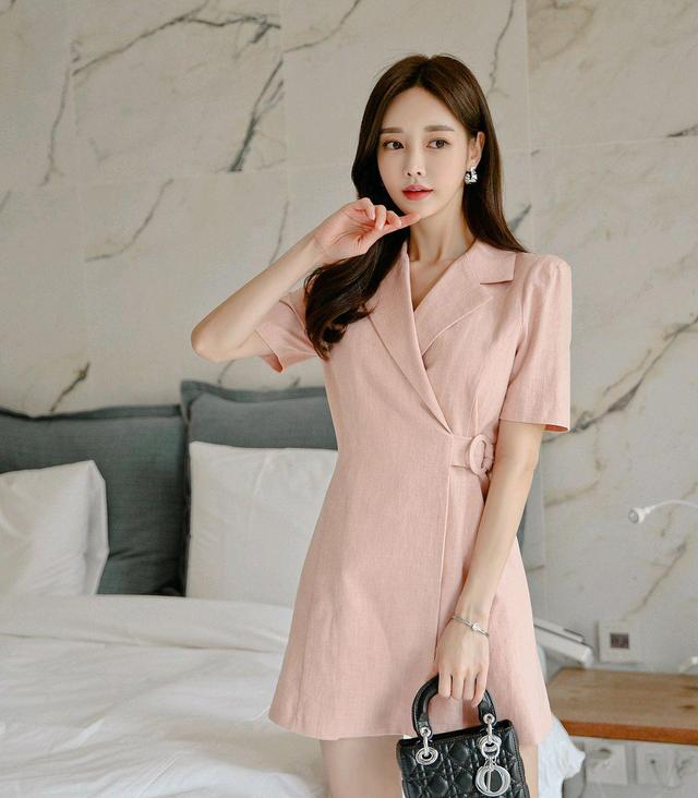 心壹文学|女神孙允珠高清时尚搭配：粉梦流光简式裁剪气质西装裙