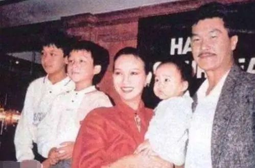 赵雅芝|她被誉为“不老女神”，曾与周润发传绯闻被迫离婚，如今依旧幸福