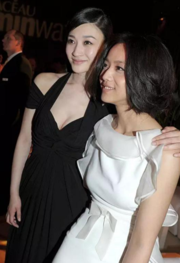 咸蛋的小姐 “李小冉长得也不是特别惊艳，为什么很多明星都夸她喜欢她？”哈哈哈