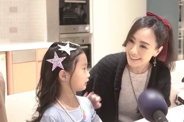 马蓉|名媛关颖6岁女儿接代言赚钱，自曝一场仅一千元，一家五口齐现身