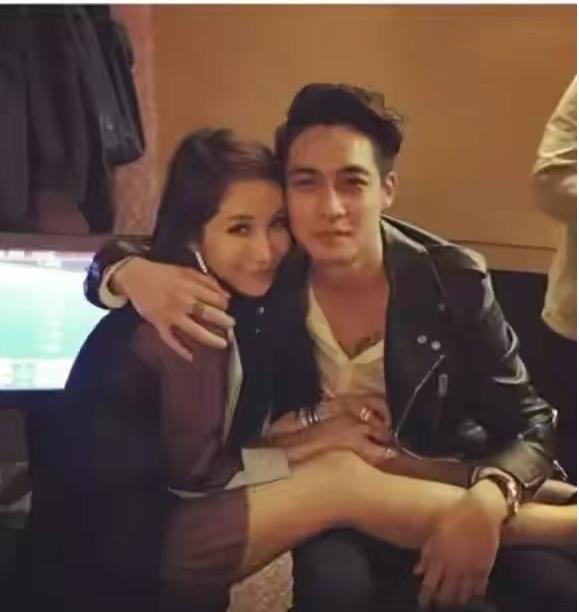 萧亚轩|42岁萧亚轩25年换18任小男友，继承母亲十亿遗产，她真的很快乐