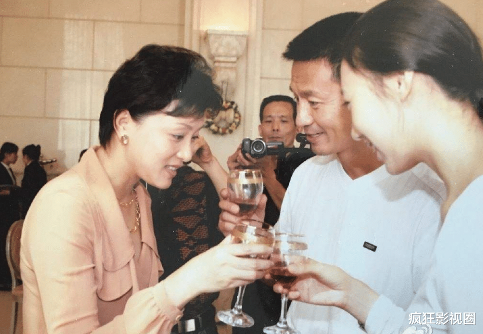 吴若甫|出道30年从无绯闻的吴若甫，娶比自己小22岁的娇妻，如今怎样了？