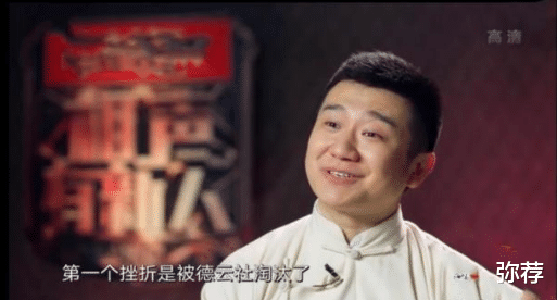 相声|清华相声博士李寅飞舞台上怒摔手机,是同事矛盾还是怼观众?