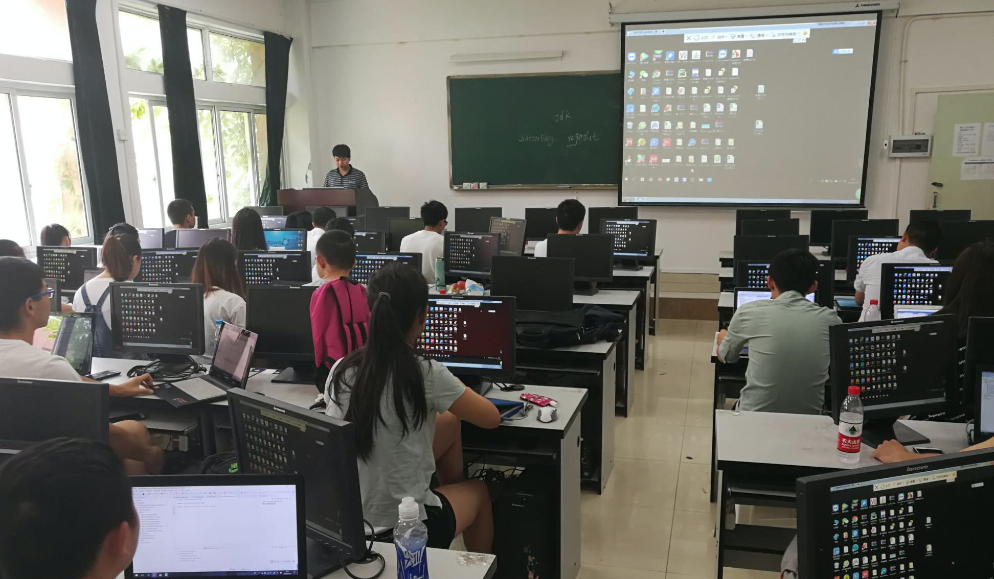 求职|高考女生就业“很吃香”的5大专业，找工作不难，但工作比较辛苦