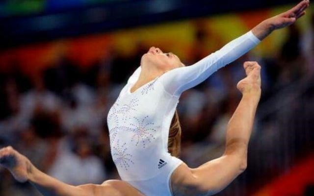 走光|不怕走光吗?女体操运动员为何穿三角裤比赛!