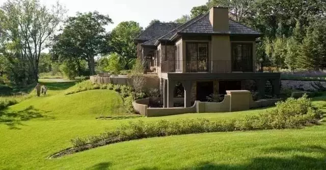 别墅与草坪，美翻了~