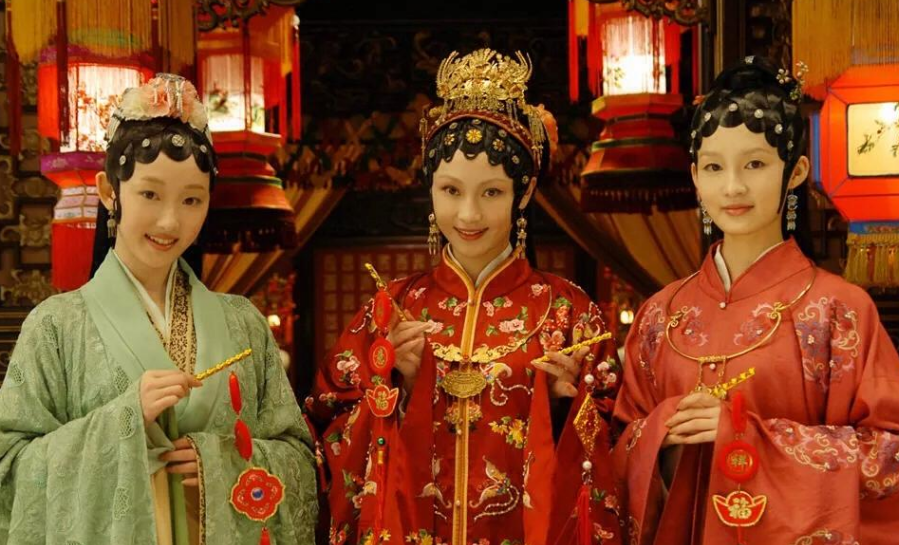 红楼梦|认出赵丽颖，却没认出一起来看流星雨的她，红楼梦里藏了多少人？