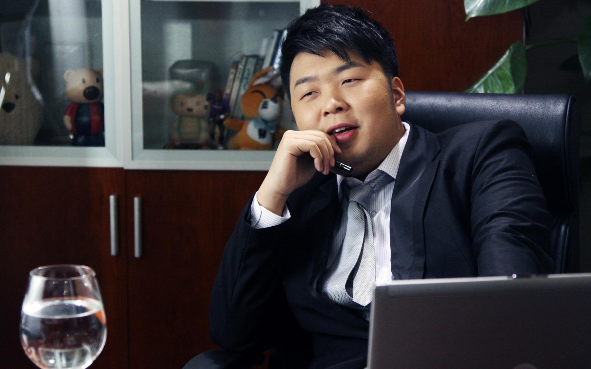 杜海涛|杜海涛荣登富豪榜，身家仅次马云，为何迟迟不娶相恋9年的沈梦辰