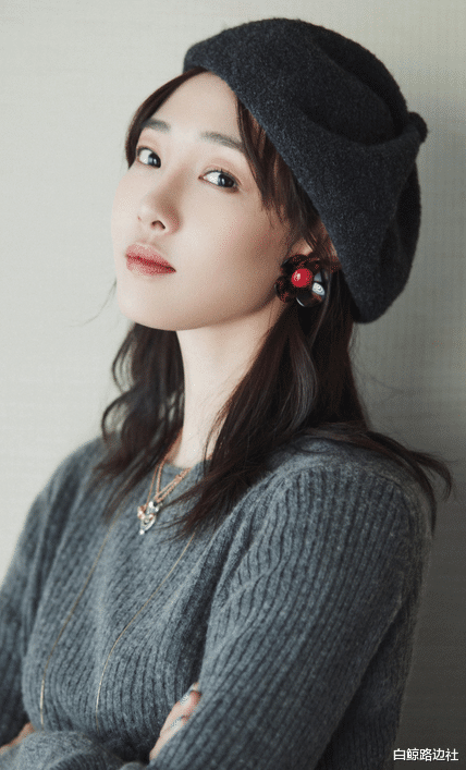 王珞丹|37岁王珞丹退出演艺圈？晒素颜自拍被嘲是透明人，回怼是个人就行