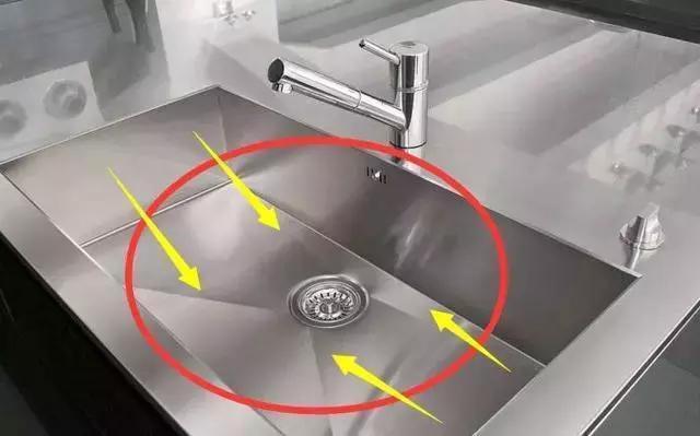 厨房别再装传统水槽，难清洁又不实用，现在流行这样装