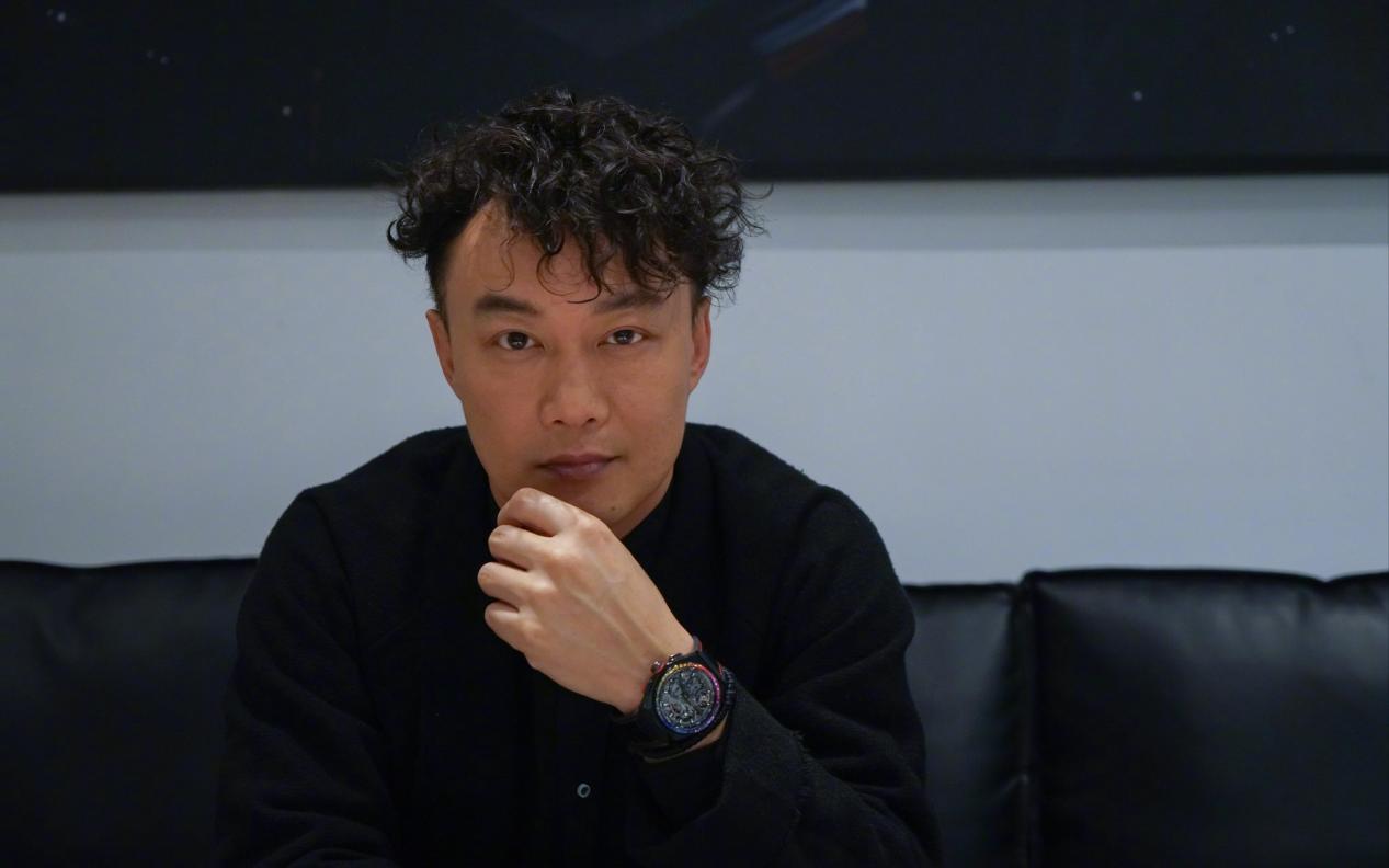 陈奕迅|那么多明星解约，网友为何唯独关注陈奕迅？你不知道他的代价有多大