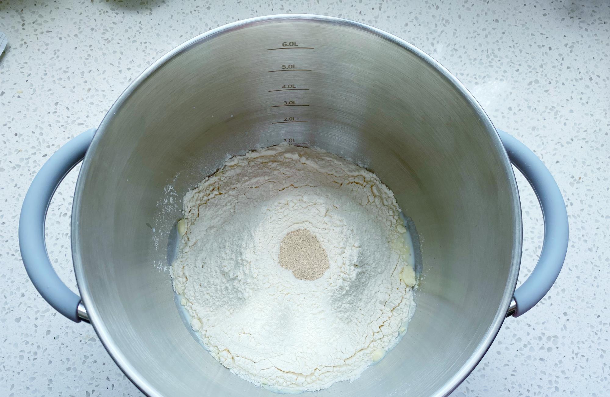 耀眼光芒|暑假，教你一款高颜值的双色吐司，做法简单又松软，好吃又好看