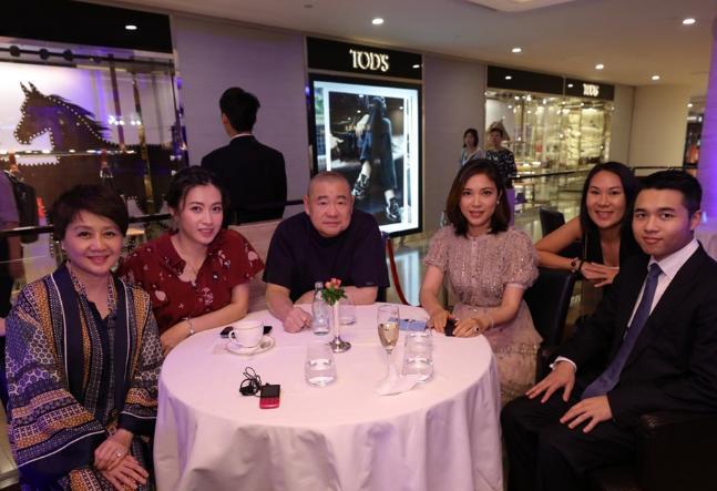 育妈计|恒大市值蒸发3千多亿,刘銮雄却不紧张,97年亏2百亿他都没事