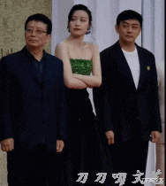 贾玲|金鸡红毯：倪妮抹胸裙艳压，张子枫脱胎换骨，贾玲一“抱”太暖心