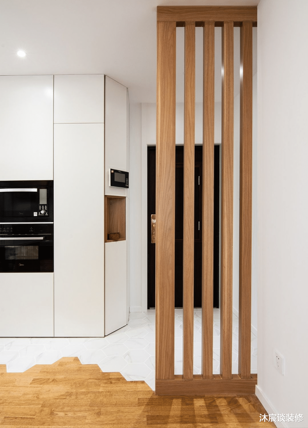 沐宸谈装修|她家的客厅不一样，用卡座取代沙发，好看又实用，真是小户型救星