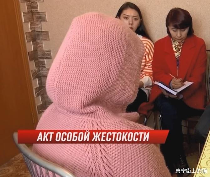 17岁女孩遭遇黑车司机,被绑架遭17名男子侵犯,妈妈却销毁了证据