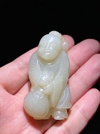 和田玉籽料|清中期 和田玉籽料 白玉 持福袋 童子 把件 挂件