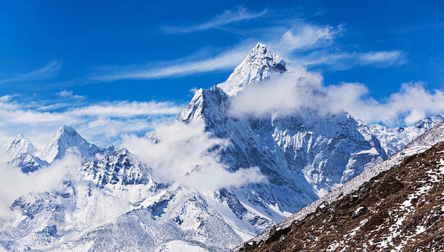 于时为伴 珠穆朗玛峰才8848米，怎么没人坐能飞万米高空的直升机登顶珠峰？