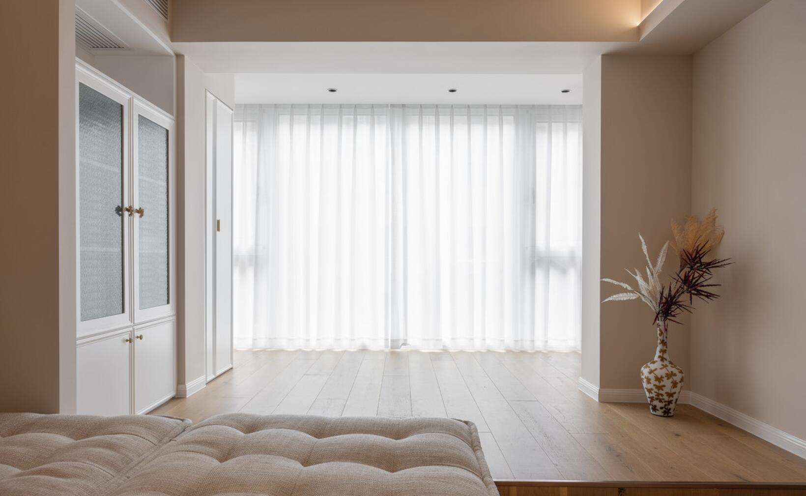 与其把阳台纳入客厅,不如将阳台扩大,入住后,才知道有多爽