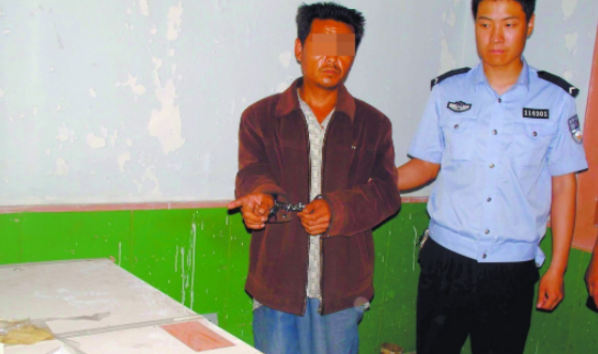 2008年,因嫌其脏,胶州8岁男孩被酗酒父亲打死,藏尸冰柜两年多