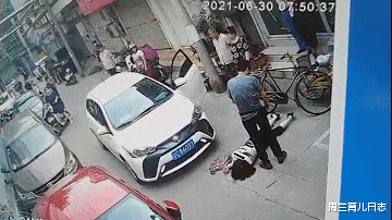 周兰育儿日志|徐州霸道女司机惹众怒！薅头发打人！还开车把对方撞飞！