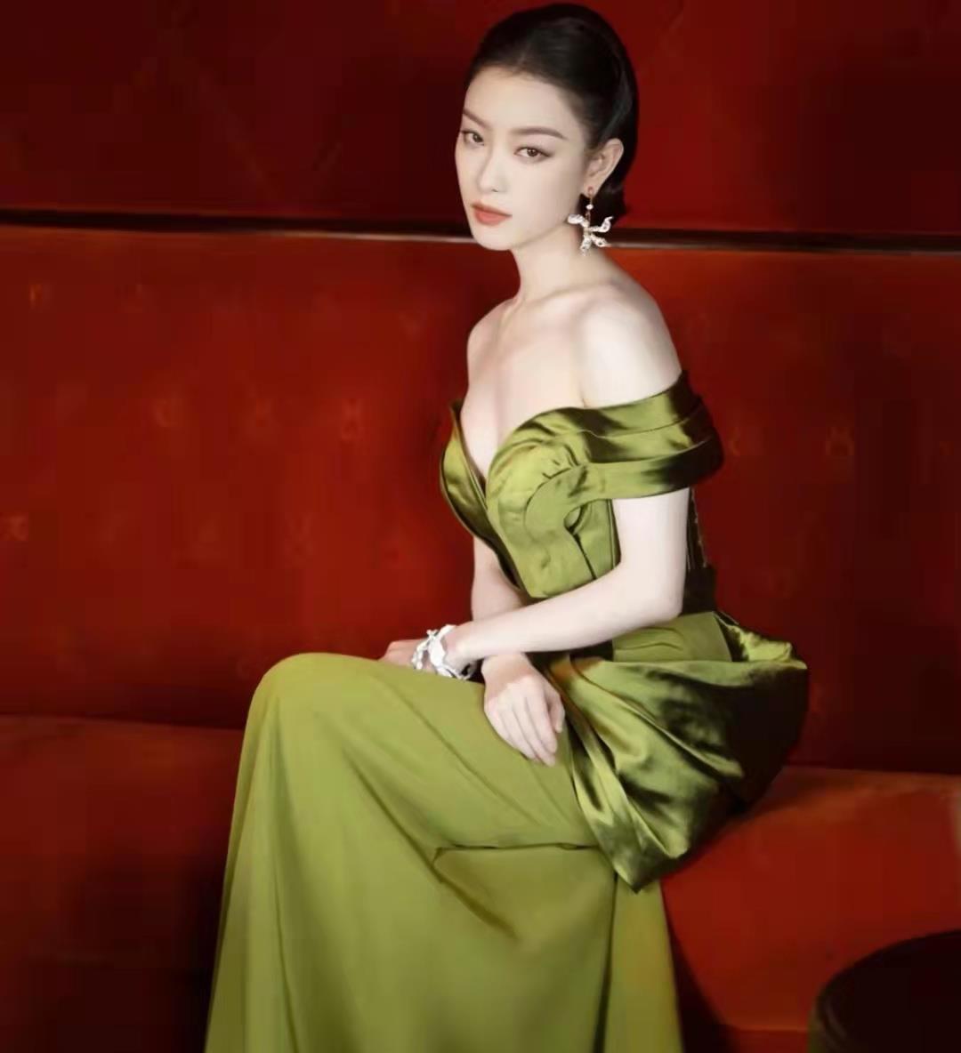 赵丽颖|倪妮太敢穿了，一字肩低胸裙、深V裙，高贵优雅显气场