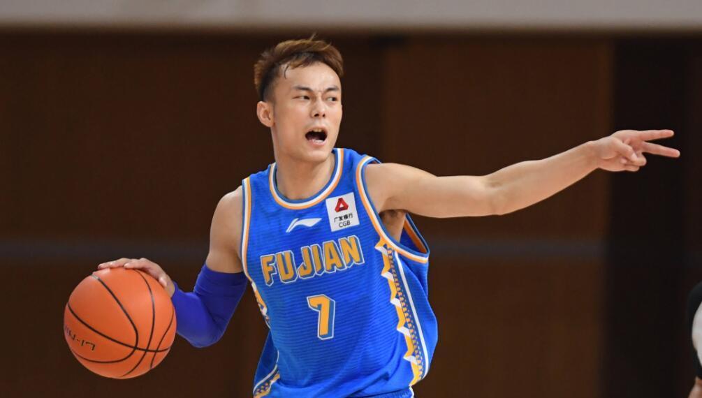 关志玲时尚小助手|CBA4焦点人物无缘注册!2人恐退役,1人无球可打,周琦有望回归