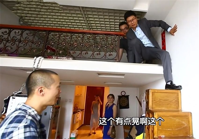 23㎡公寓有7居室，卫生间塞下浴缸？这对小俩口的家也太绝了