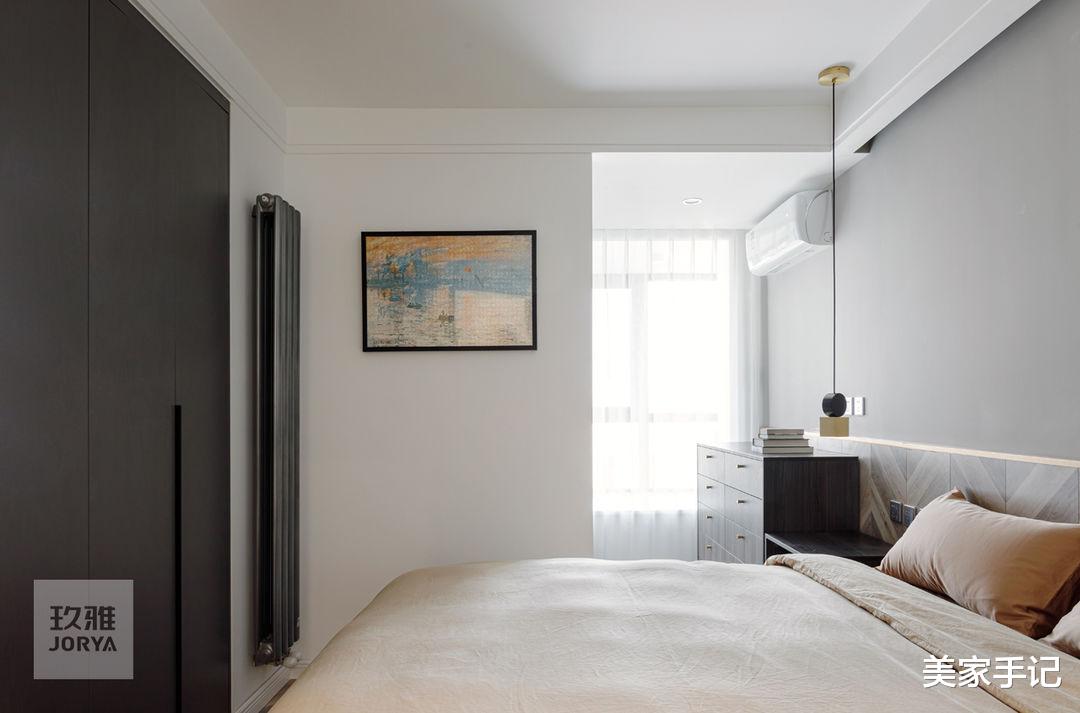 北京夫妻56㎡的家,因坚持舍弃客厅“老三样”而走红,不要沙发、茶几太香了