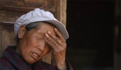 父亲因6岁儿子不写作业,暴打儿子后将其活埋,被捕时还面露笑容