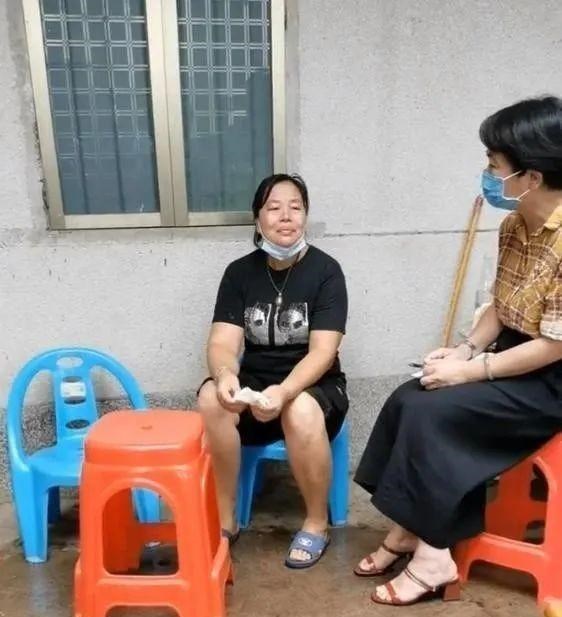 全红婵|好事不断！村里迎接全红婵回家，给她家铺水泥路，院子瞬间上档次