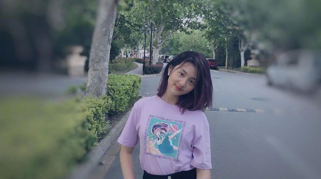 黄忆慈|15岁的黄多多和欧阳娣娣合影，却被网友发现她的身高直逼何炅