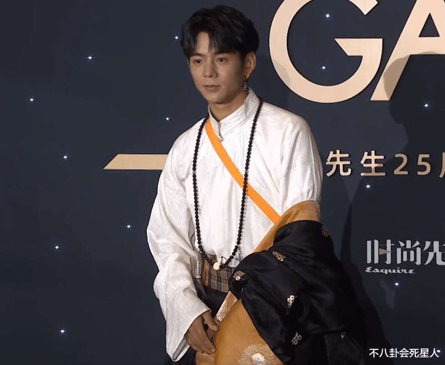 景甜|开年红毯来了！张雨绮一脸疲态，景甜大红唇，吴谨言干瘦冒青筋