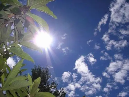 核聚变 太阳每秒钟燃烧几百万吨物质，为什么还能燃烧几十亿年，什么时候太阳会燃烧殆尽？