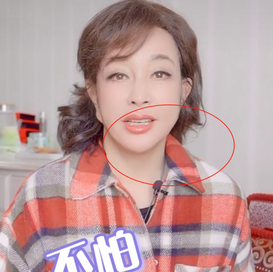 刘晓庆|66岁刘晓庆再整容也难以掩饰老去痕迹，美颜开到顶级依旧有些“吓人”